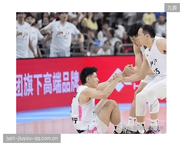 CBA上海连续突破对手防线完成漂亮逆转