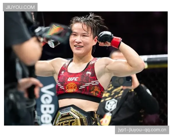 UFC年度最佳KO重现！终极一击展现武者精神